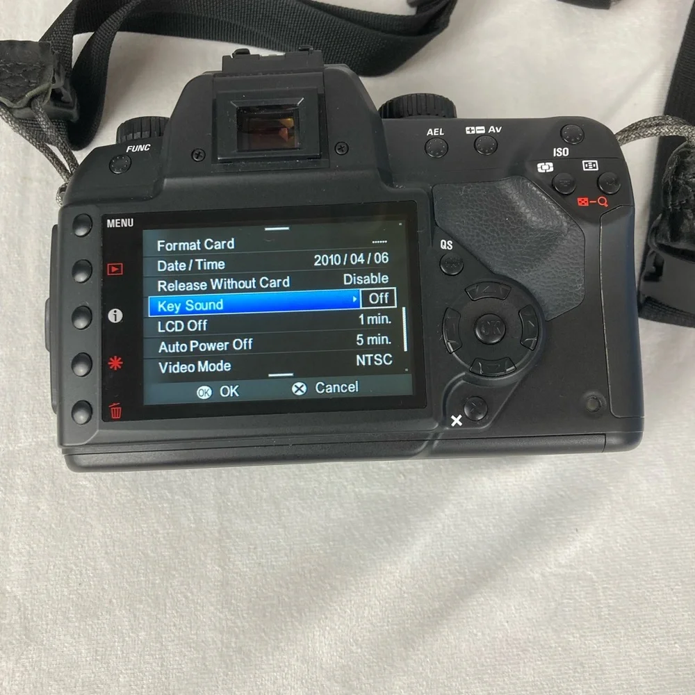 Sigma SD15 14.0MP Digital SLR Camera Body Only w/ Battery, Charger, SD Card, Box
